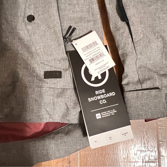 Ride NWT NEVER WORN snowboarding jacket - Picture 3 of 14